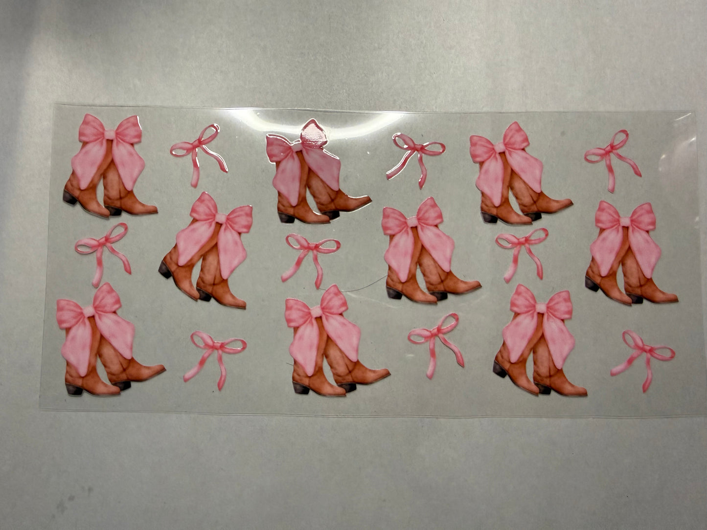 Boots with Bows wrap for 16oz, 20oz, 24oz, 40oz